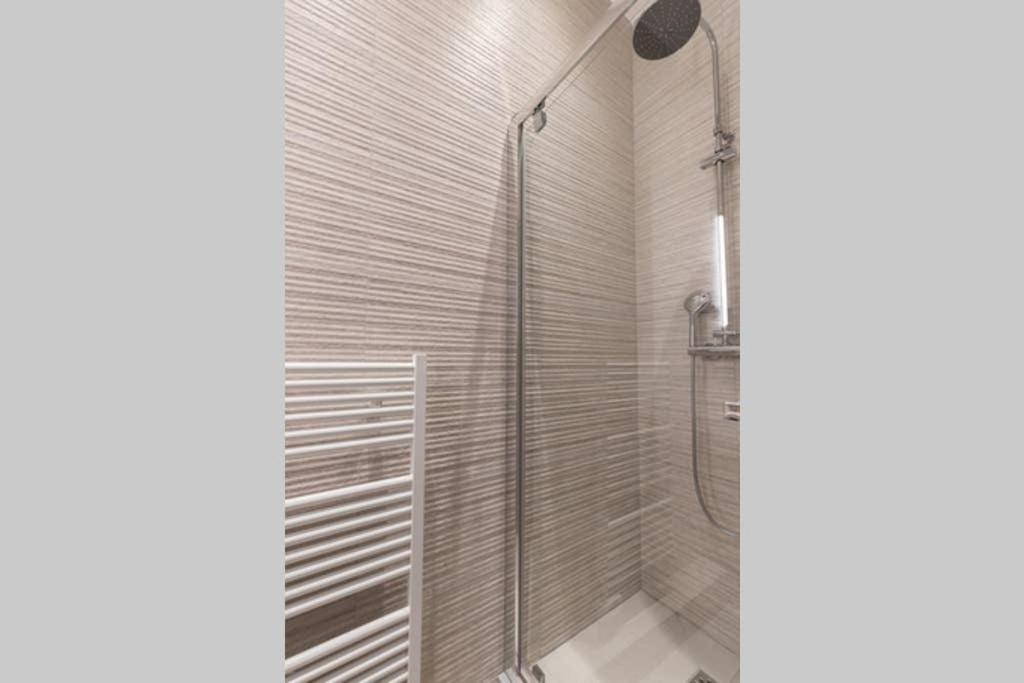 Hsh Amsterdam St-lazare Luxury & Design 6p-2br Parijs